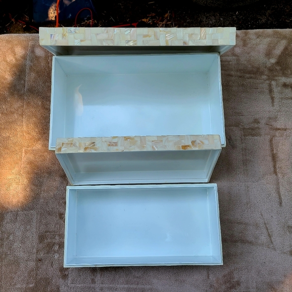 Set Of Two Mother of Pearl With A Herringbone Pattern Decorative Boxes - Picture 2 of 10